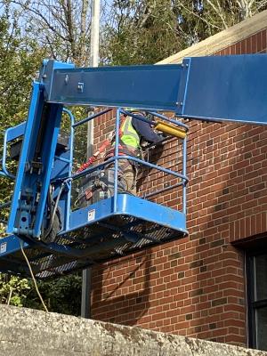 1.	Grinding damaged mortar joints