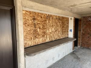 2.	LBP waiting for rollup door