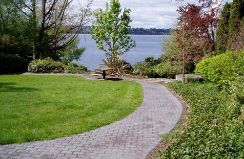A community park featuring lake views, public art, and a picnic area