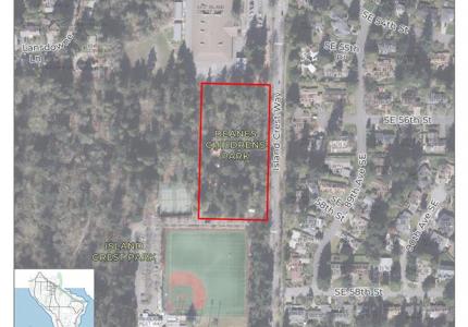 An aerial map shows the boundary of Deane's Children's Park located on Mercer Island, WA