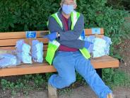 Mercer Island Emergency Volunteers handing out masks at City parks