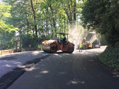 Crews repave East Mercer Way